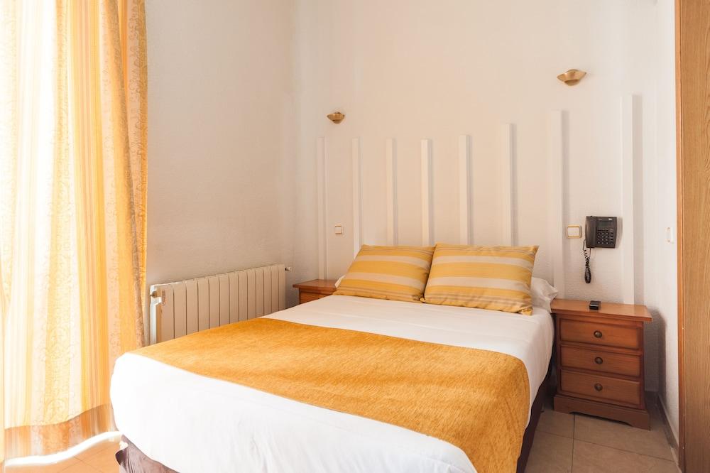 Josefina Hostal