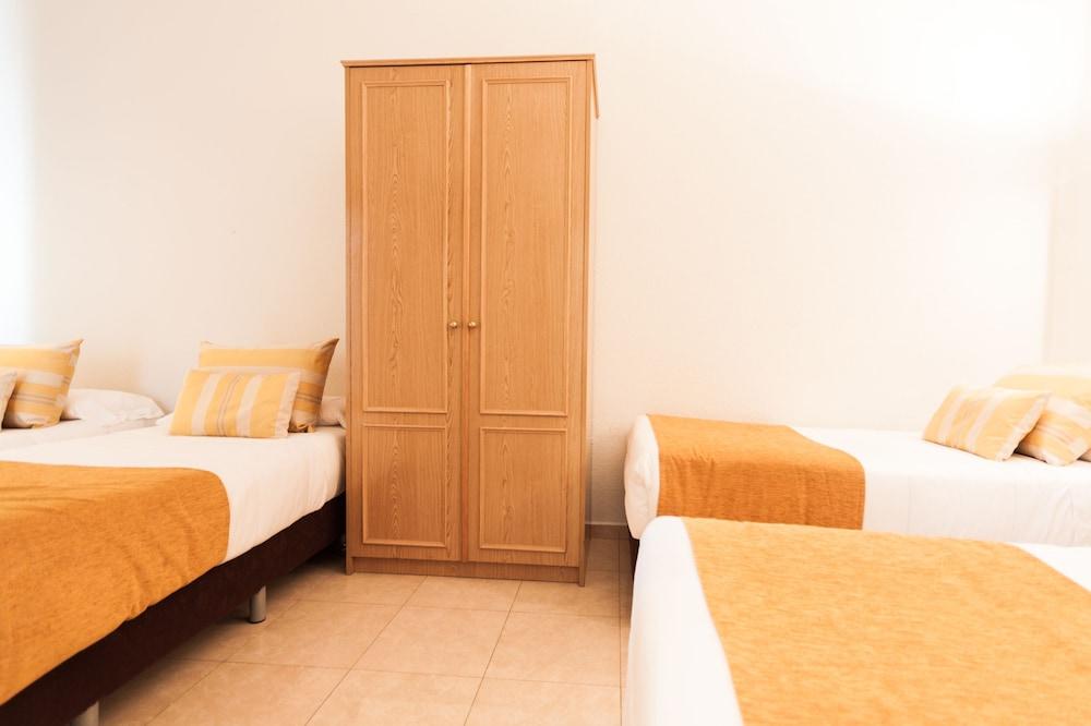Josefina Hostal *