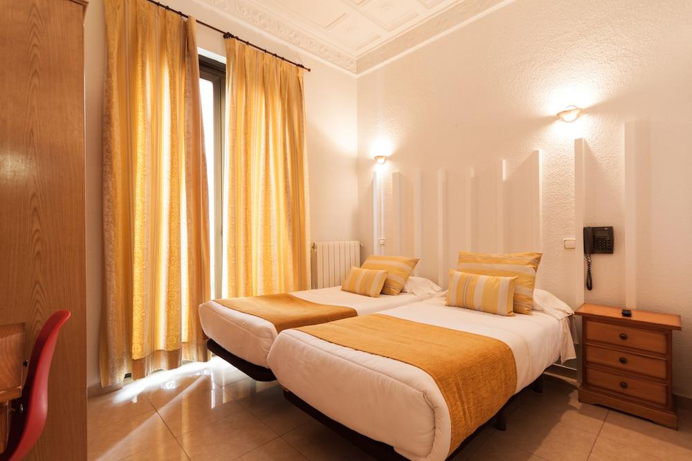 Josefina Hostal