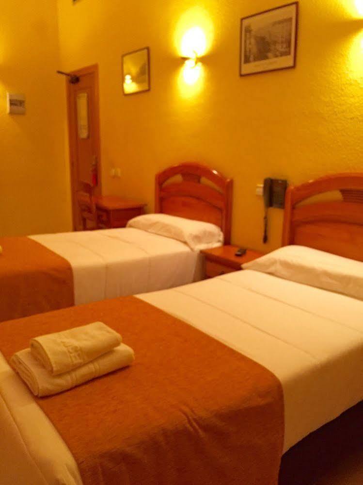 Josefina Hostal *