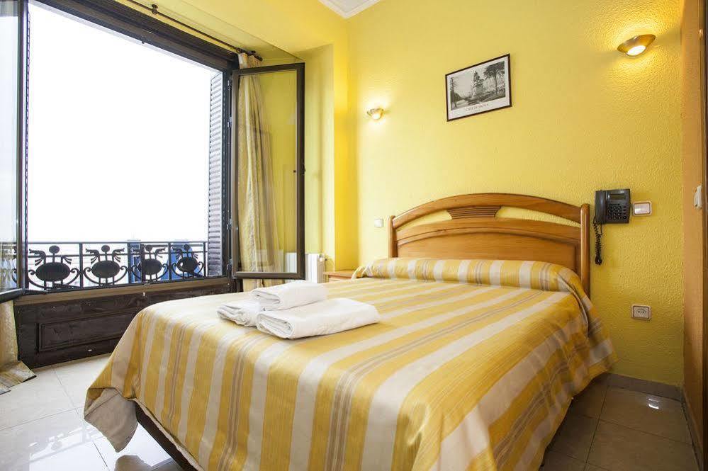 Josefina Hostal *