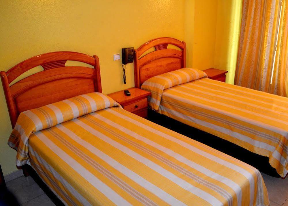 Josefina Hostal *